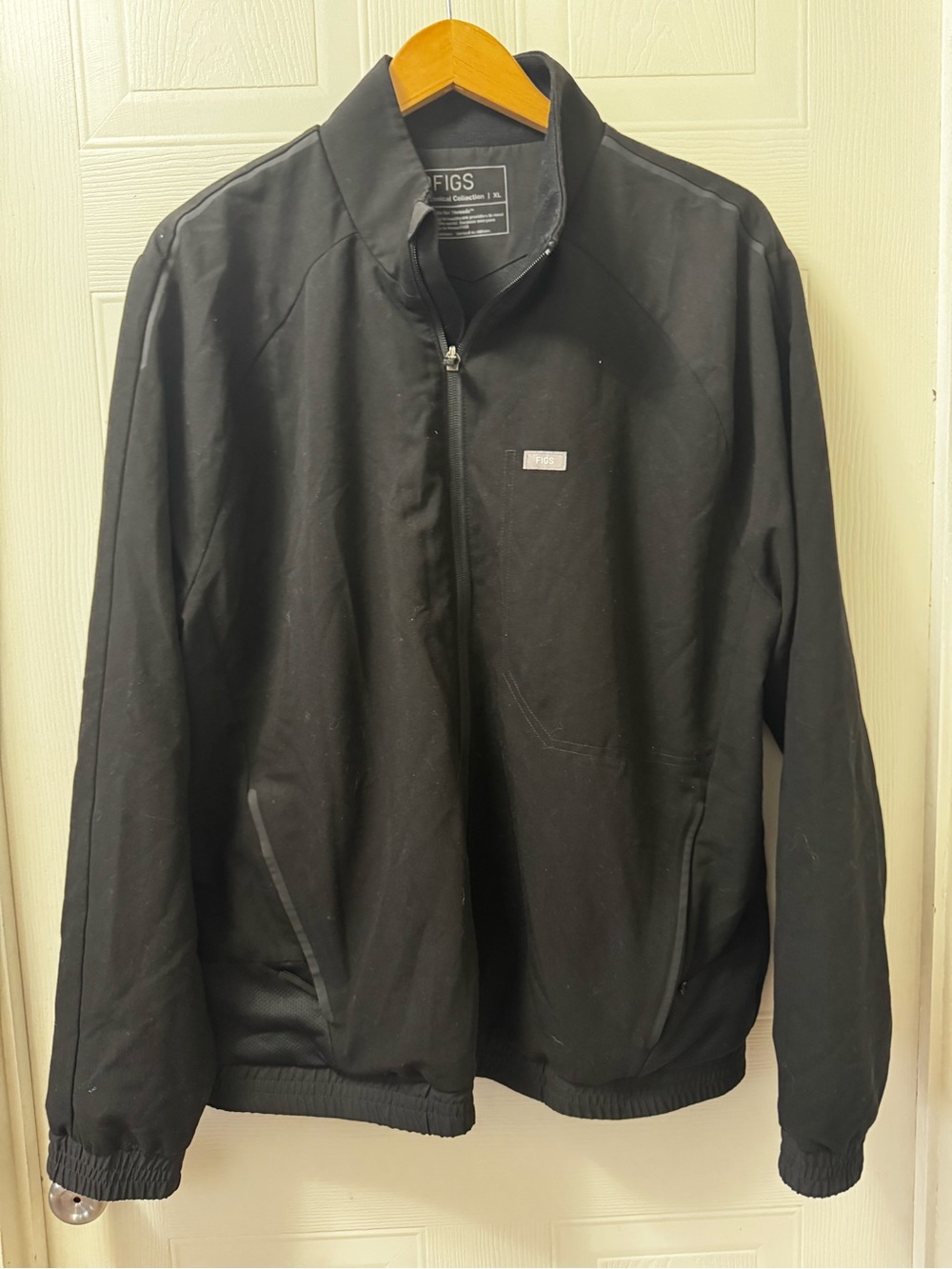 Figs Men's Black Zip-Front Windbreaker Jacket